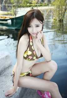 优质美女王馨瑶轻装上阵性感别具一格图片