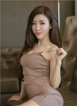 优质错落有致高贵美妇扯下吊带露香肩诱人性感图片