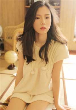 清纯养眼的居家美女甜美白袜子控短裤内衣情趣诱惑