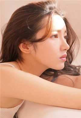 高清铜铃般大眼睛少女吊带衫微乳诱惑居家甜蜜唯美图集