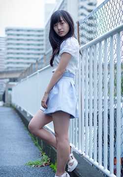 高清日本清纯美女铃木茜音户外图片图集