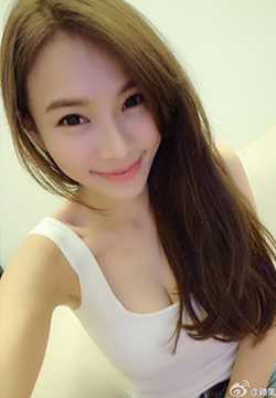 台湾女模特赖珮钰清纯