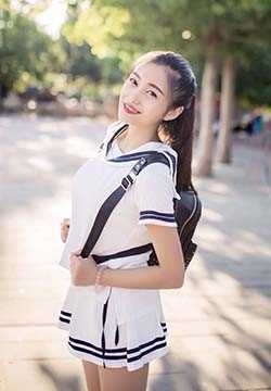 90后校花美女李允微博清纯私拍