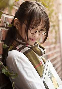 最新甜美迷人的文艺学妹校园清纯图集