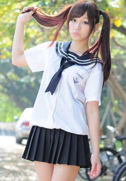 优质台湾俏皮女生涼涼清纯迷人外拍照相册