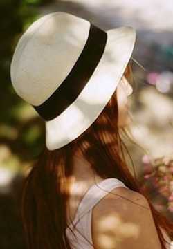 高清清纯带帽美女侧影高清图图集