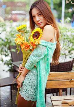 优质清纯美女VIVI户外迷人街拍相册