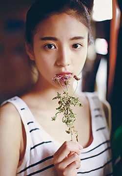 精选清纯可爱美女室内唯美图册