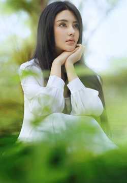 特别专辑清纯美女冯雨芝户外迷人照图片