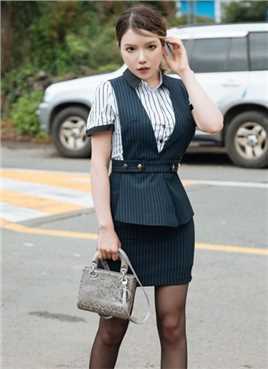 黑丝足女神香车美女超高跟大长腿骚翘臀诱惑