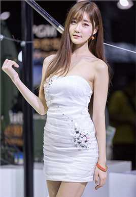 特别专辑韩国车模崔瑟琪短裙长腿迷人图片