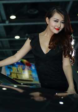 特别专辑红唇车模室内性感图片