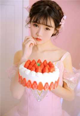 最新甜美女孩低胸深沟福利人体艺术性感丰韵图片图集