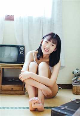 精选甜美女孩私房迷人笑容大长腿玉足图册