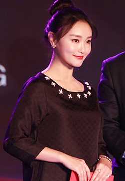 高清美女演员康琳浠迷人笑容甜美漂亮图集