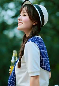 最新甜美女孩户外小清新写照壁纸