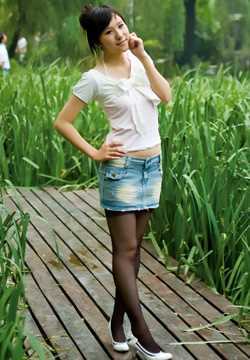 最全甜美女孩户外黑丝高清相册