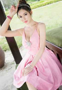 精选甜美女孩性感酥胸诱人图册