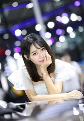 特别专辑丰韵嫩模美女姜迪展台迷人气质宅男女神图片