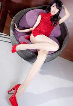 旗袍美女私房秀迷人长腿