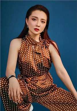 古典气质美女孙茜风情百变服饰时尚女人图片