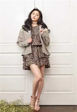 长腿美女御姐周洁琼时尚优雅靓丽服饰居家图片