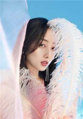 最新长裙美女蒋梦婕妖娆惹火眼神时尚图片壁纸