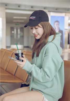 最新卫衣美女宣璐养眼大长腿明星时尚街拍清纯养眼图片壁纸