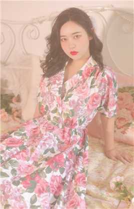 精选成熟妩媚的极品韩国美女唇红齿白性感美女照片图册