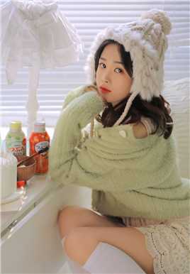 长得眉清目秀的甜美女孩小蛮腰撩人个性