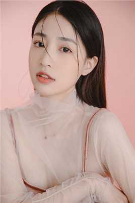 特别专辑清纯妹纸黑长直发透视吊带光滑牛奶肌室内