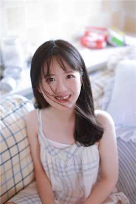 精选清纯又可爱的居家妹妹长发飘飘笑眼弯弯艺术图册