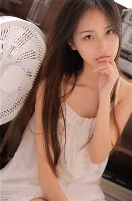 最全温柔漂亮的甜美女孩香肩吊带明眸皓齿勾人私房照壁纸