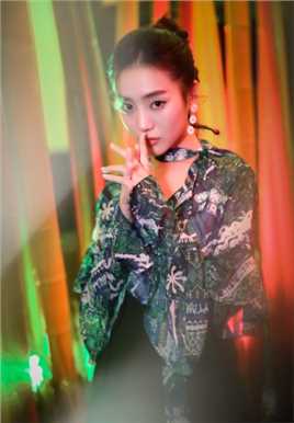 精选时尚美女王梓薇率性养眼惹火大长腿明星活动照图片图册