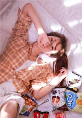 特别专辑俏皮可爱的甜美女孩阳光下柔弱可欺美女图片