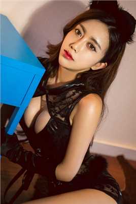 精选尤果网大胸女模特萱宸跪趴姿势性感美臀人体艺术图册