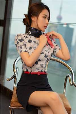 高清性感淑女徐安安空姐制服高跟大长腿袜子翘臀艺术照图集