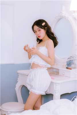 特别专辑梨涡可爱的娇软美眉床上玉体横陈性感人体欣赏