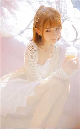 最新极品金发尤物低胸吊带明媚动人清纯性感美女壁纸