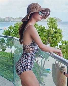 酥胸翘臀的成女人人吊带泳衣火爆性感人体艺术