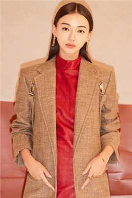 高清吴谨言中分长发复古红唇化身霸道女总裁性感图集