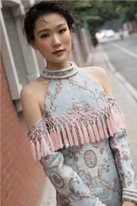 最新亚洲成熟美女奥莉性感旗袍香肩诱惑好身材艺术照图集