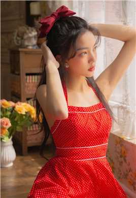 高清鹅蛋脸极品美女吊带红裙性感美艳美女套图图集