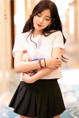 优质金屋杨晨晨sugar床上摆出性感姿势好图片图片