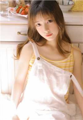 特别专辑清纯娇媚的甜美女孩吊带背带裤肤白貌美大长腿私拍图片