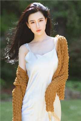 优质长发飘飘的气质美女吊带长裙皮肤白皙清纯唯美图片相册