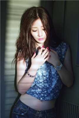 特别专辑柳岩深v露脐装傲人上围性感翘臀图片