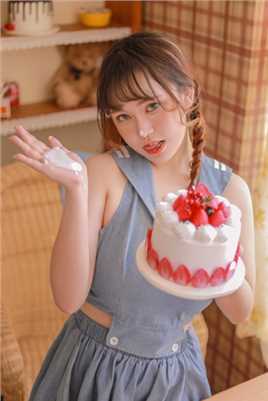 高清童颜波涛萝莉性感短裙大长腿翘臀图片图集