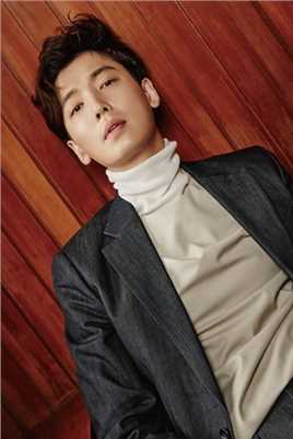 最全韩国著名导演郑乙英的儿子郑敬淏时尚杂志壁纸