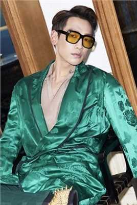 高清韩国单眼皮帅哥明星rain郑智薰时尚杂志封面图集